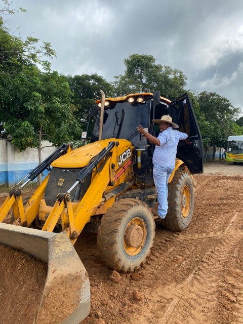 Prefeitura de Monte Negro realiza reparação em frente à Escola Justino Luiz Ronconi