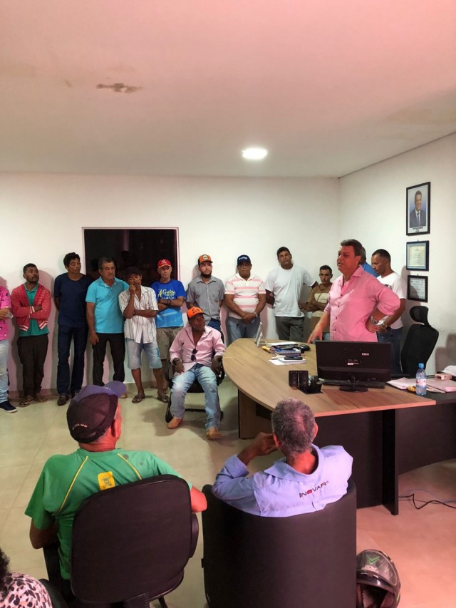 Encontro no Gabinete: Moradores do Setor Chacareiro Discutem Crise Hídrica com Prefeito